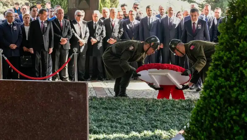Turgut Özal, 8. Cumhurbaşkanı Olarak Mezarı Başında Anıldı: Anılar ve Etkileri