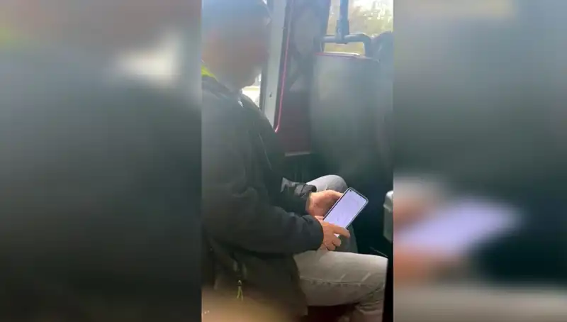Minibüste Genç Kızı Taciz Eden Şüpheli Hızla Yakalandı: Olay Yeri Detayları Ortaya Çıktı
