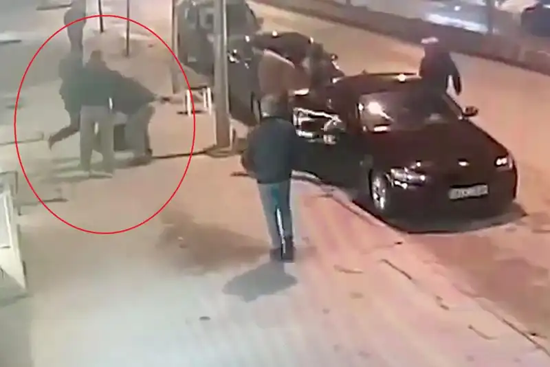 Bacak Kıran Park Yeri Kavgası: Üç Kişi Hastaneye Kaldırıldı