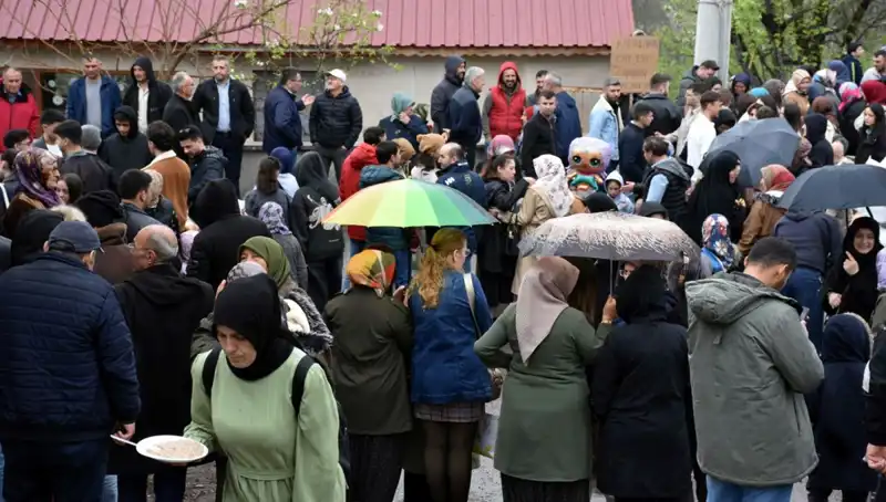 Yüzyıllık Geleneği Yaşatan Bayramlaşma: 12 Bin Kişi Bir Araya Geldi