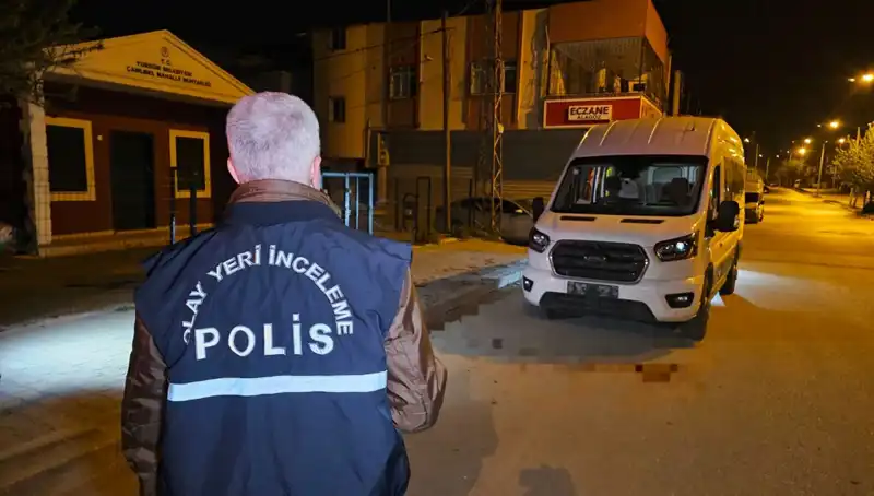Kebapçıda Şok Edici Olay: Arkadaşını Bıçaklayarak Ağır Yaraladı!