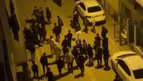 Esenyurt'ta Sopalı Kavga: Mahallede Panik Hükümdar Oldu