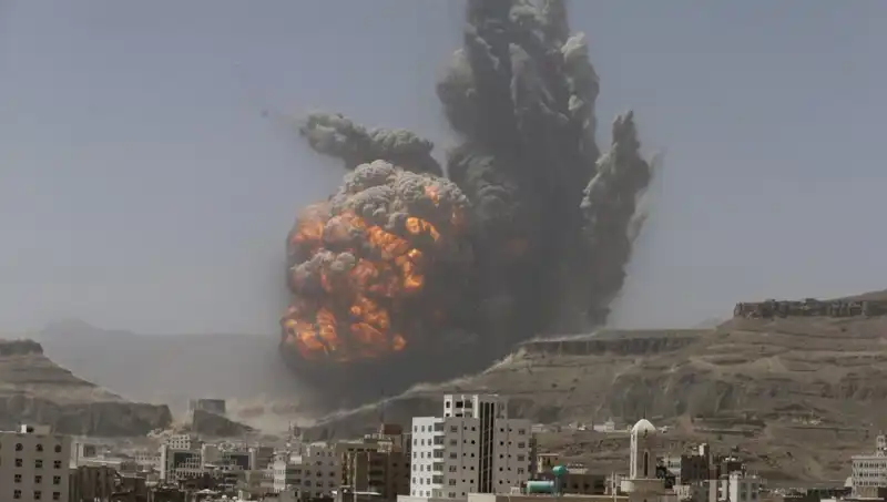 ABD'nin Yemen'deki Fabrika Hava Saldırısı: Bilançoda 5 Ölü, 13 Yaralı