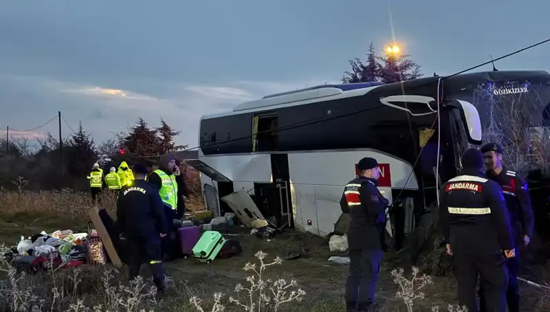 Çanakkale'de Otobüs Faciası: Kontrolden Çıkan Araç Şarampole Uçtu, 37 Yaralı