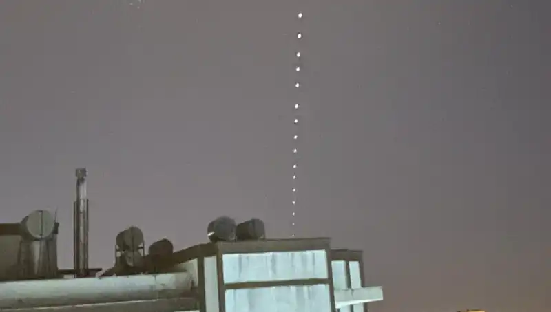 Adana'da Starlink Uyduları Gökyüzünü Aydınlatıyor, Şehirde Heyecan Dolu Anlar