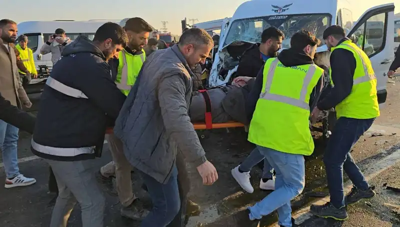 İki İşçi Servisi Kafa Kafaya Çarpıştı: Detaylar ve Tanıkların İfadeleri