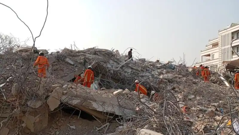 Türk Kurtarma Ekipleri Myanmar'da: Enkaz Altından Umut Veren Sesler Geldi
