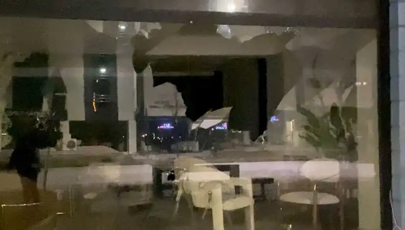 Merakla Beklenen Mobilya Mağazasına Taşlı Saldırı: Olayın Ardındaki Sebepler Neler?