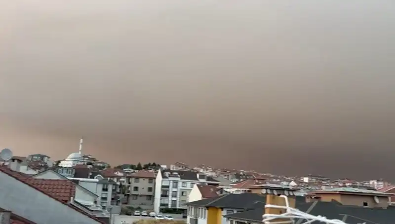 Bursa'da Kül Yağmuru Tehlikesi: Dışarı Çıkmadan Önce Gözden Geçirin!
