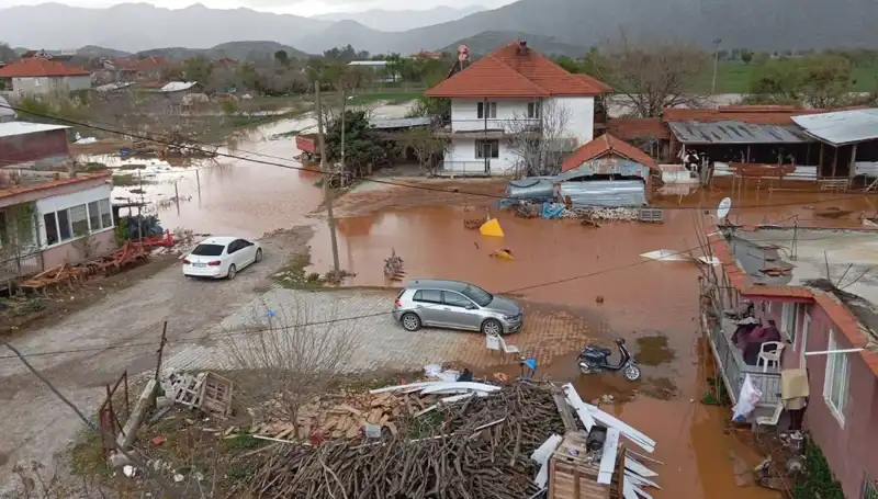 Burdur'da Şiddetli Yağışlar Sel Felaketine Neden Oldu