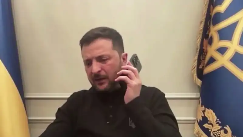 Zelenski'nin Basın Toplantısında Macron'un O Anki Sözleri Dikkat Çekti