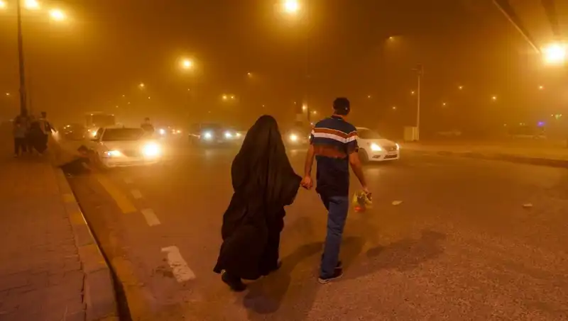 Irak’ta Kum Fırtınası Hayatı Felç Etti: Havalimanları Kapandı ve Hastalar Artıyor
