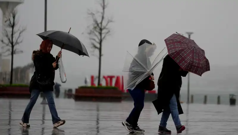 İstanbul'u Vuran Kuvvetli Sağanak Yağış: Hazırlıklı Olun!