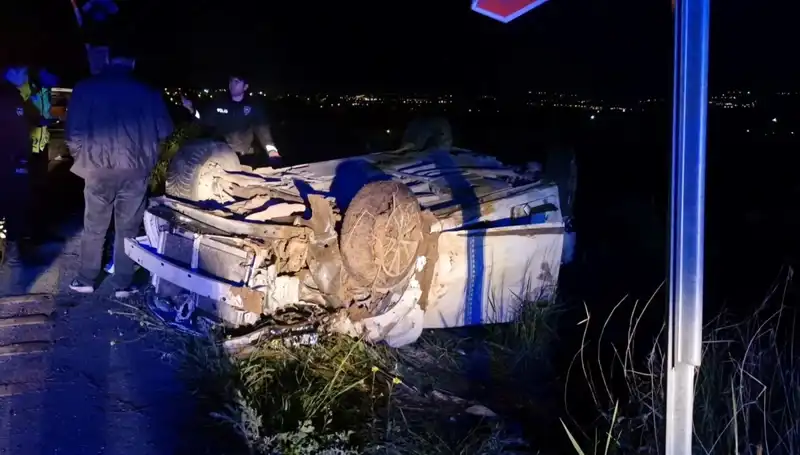 Otomobil Şarampole Devrildi: Bir Can Gitti, Üç Kişi Yaralandı!