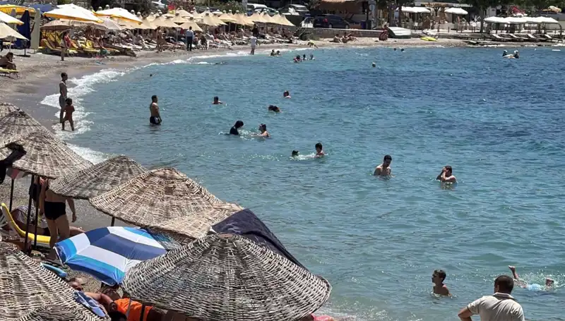 Hava Sıcaklığı 36 Dereceyi Buldu: Yazın Tadını Çıkaranlar Sahile Akın Etti