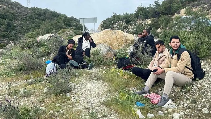 Düzensiz Göçmenlerin Yakalanması: İki İl'de Kritik Operasyon Gerçekleşti