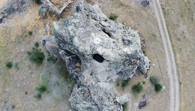 Efsanevi Gelin Kayası: Aşk ve Doğa Üzerine Bir Hikaye