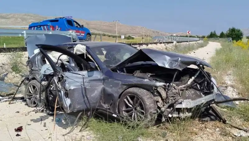 Sivas’ta İki Ayrı Trafik Kazasında 9 Kişi Yaralandı: Detaylar Burada