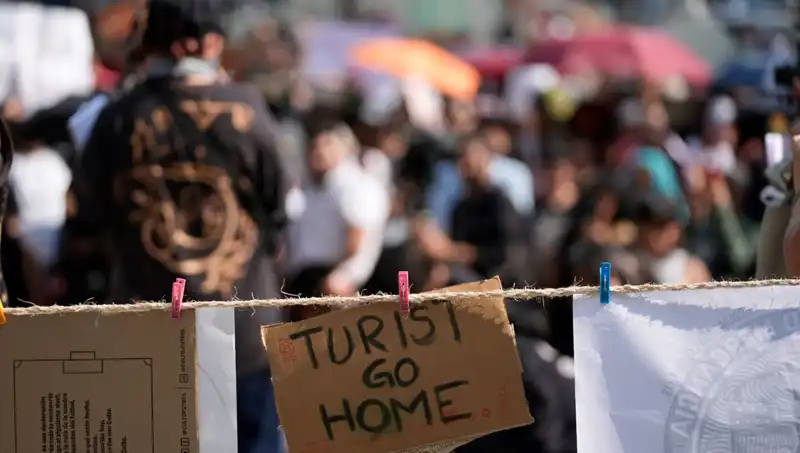 Meksika’da Turist Akınına Tepkiler Büyüyor: “Evlerimizi Çalmayı Bırakın”