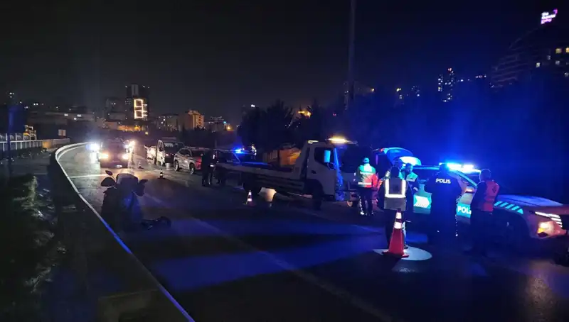 TEM Otoyolu'nda Şok İkili Kaza: Yola Yatan Kişi Feci Şekilde Sürüklendi
