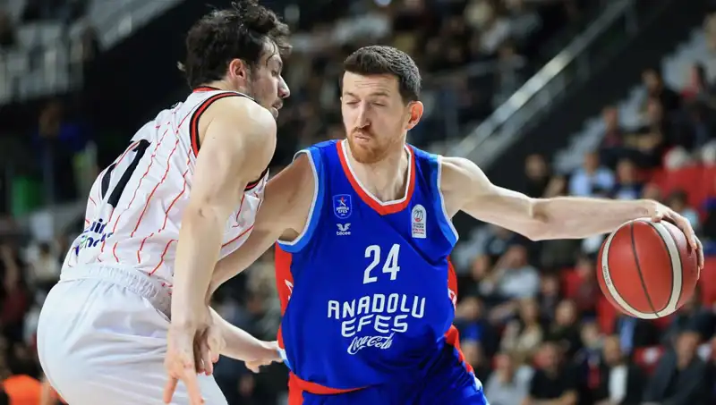 Anadolu Efes, Euroleague'de Şampiyonluk İçin Kritik Bir Maça Çıkıyor