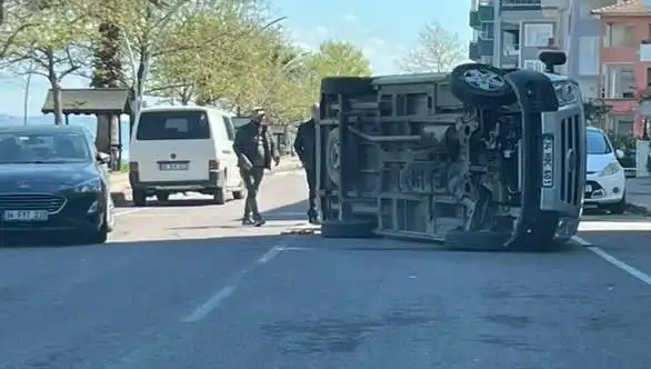 Otomobile Çarpan Araç Yan Yattı: Feci Kaza Anı Kamerada