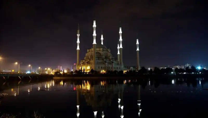 Adana'da 4 Mart 2025 İftar Vakti: Merakla Beklenen Saatler