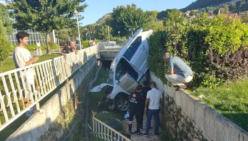 Muğla'da Direksiyon Kırınca Meydana Gelen Kazanın Detayları