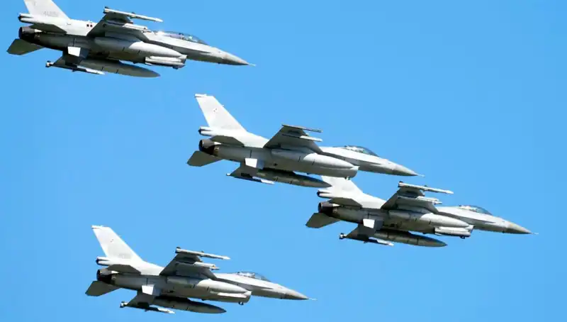 ABD, Ukraynalı Pilotlar İçin 310 Milyon Dolarlık F-16 Eğitimi Başlattı