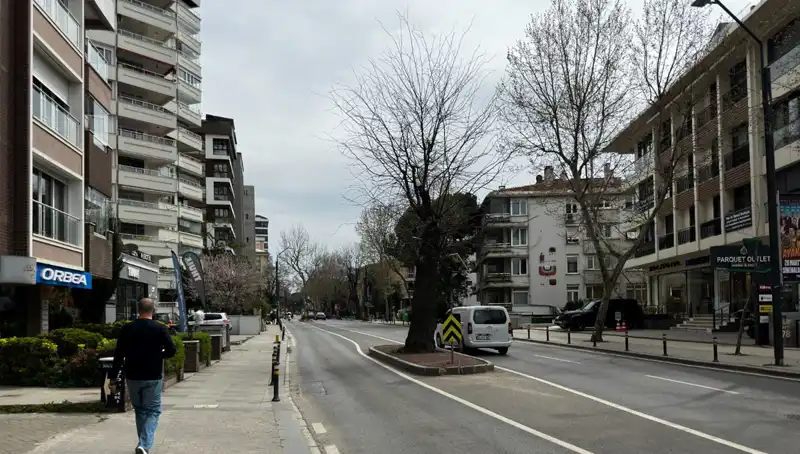 Kadıköy'de Kazalara Davet Eden Cadde: Önlem Alınmalı!