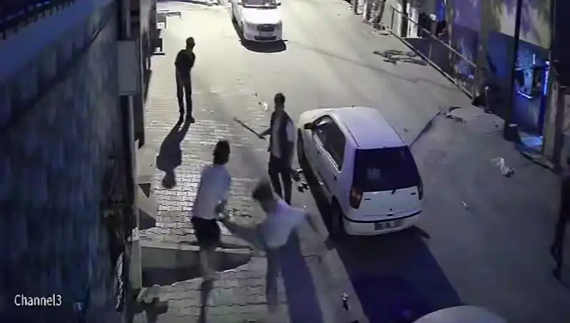 Başakşehir’de Taşlı Sopalı Kavga: Savaş Gibi Anlar Yaşandı!