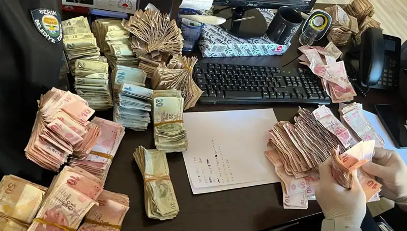 Dilenci Şok Etti: Üzerinde Binlerce TL'den Fazla Para Bulundu!