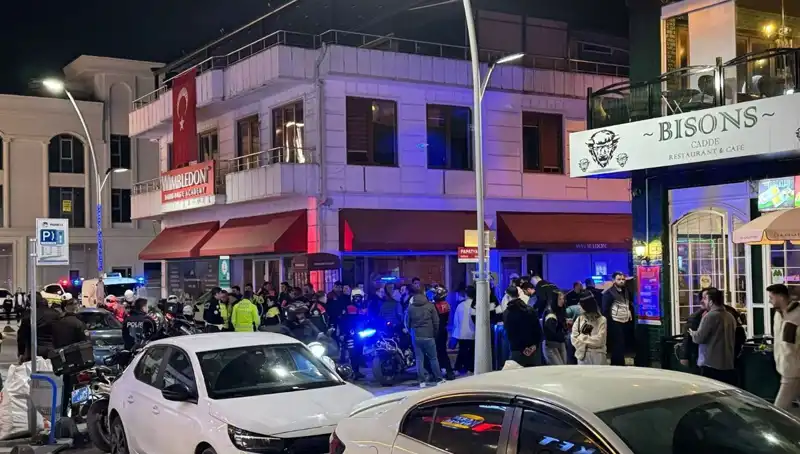 Kafe Sahibini Bıçaklayan Adam, Havaya Ateş Açarak Korku Salladı