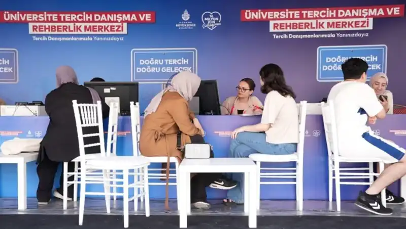 İstanbul'da Öğrencilere Destek: 24 Noktada İBB Tercih Danışma ve Rehberlik Merkezi