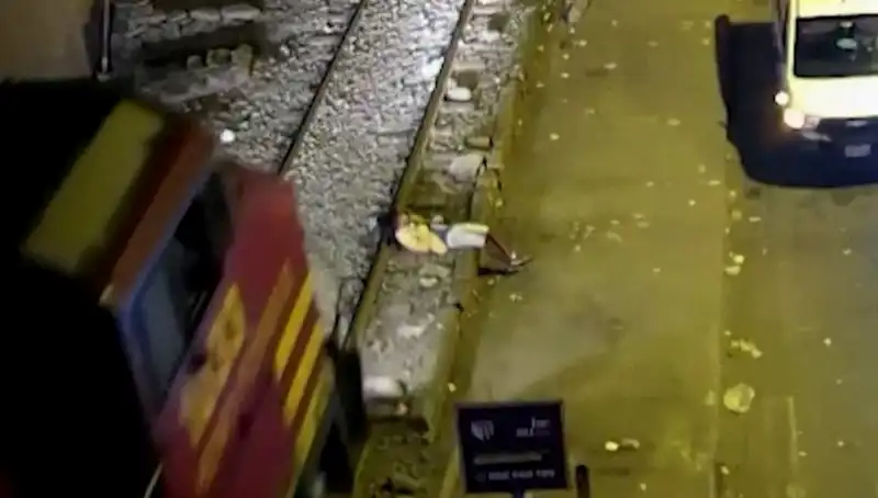 Tren Kazası Sonrası Müthiş Kurtuluş: Acil Durumda Yürümek