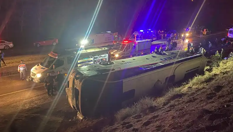 İşçi Servisi Şarampole Devrildi: Kazada 23 Kişi Yaralandı!